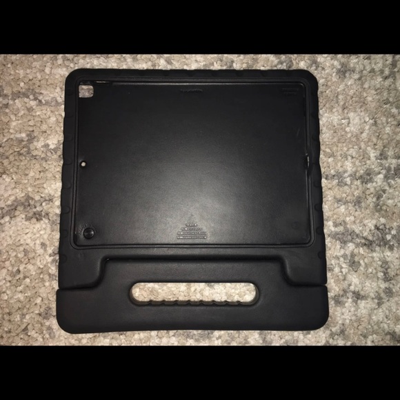 iPad rubber Cary case!! No worries!! Durable!! - Picture 8 of 10
